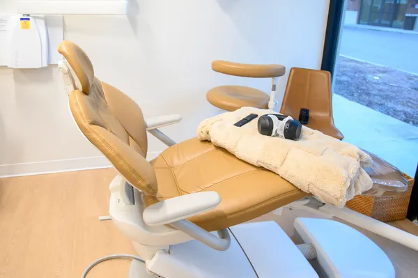 Comfortable dental chair and operatory